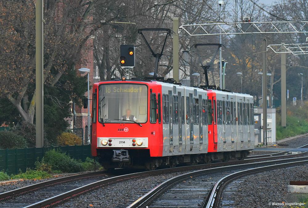 2114 und 2049 in Brühl Mitte am 02.12.2019.