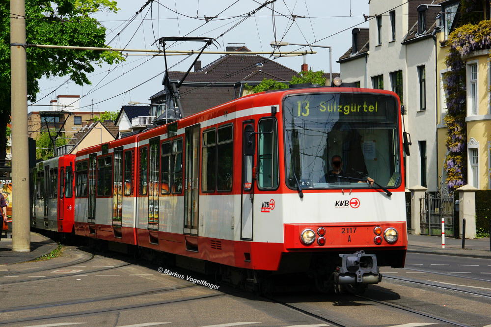2117 auf der Kreuzung Zülpicher Str./Gürtel am 17.04.2014.
