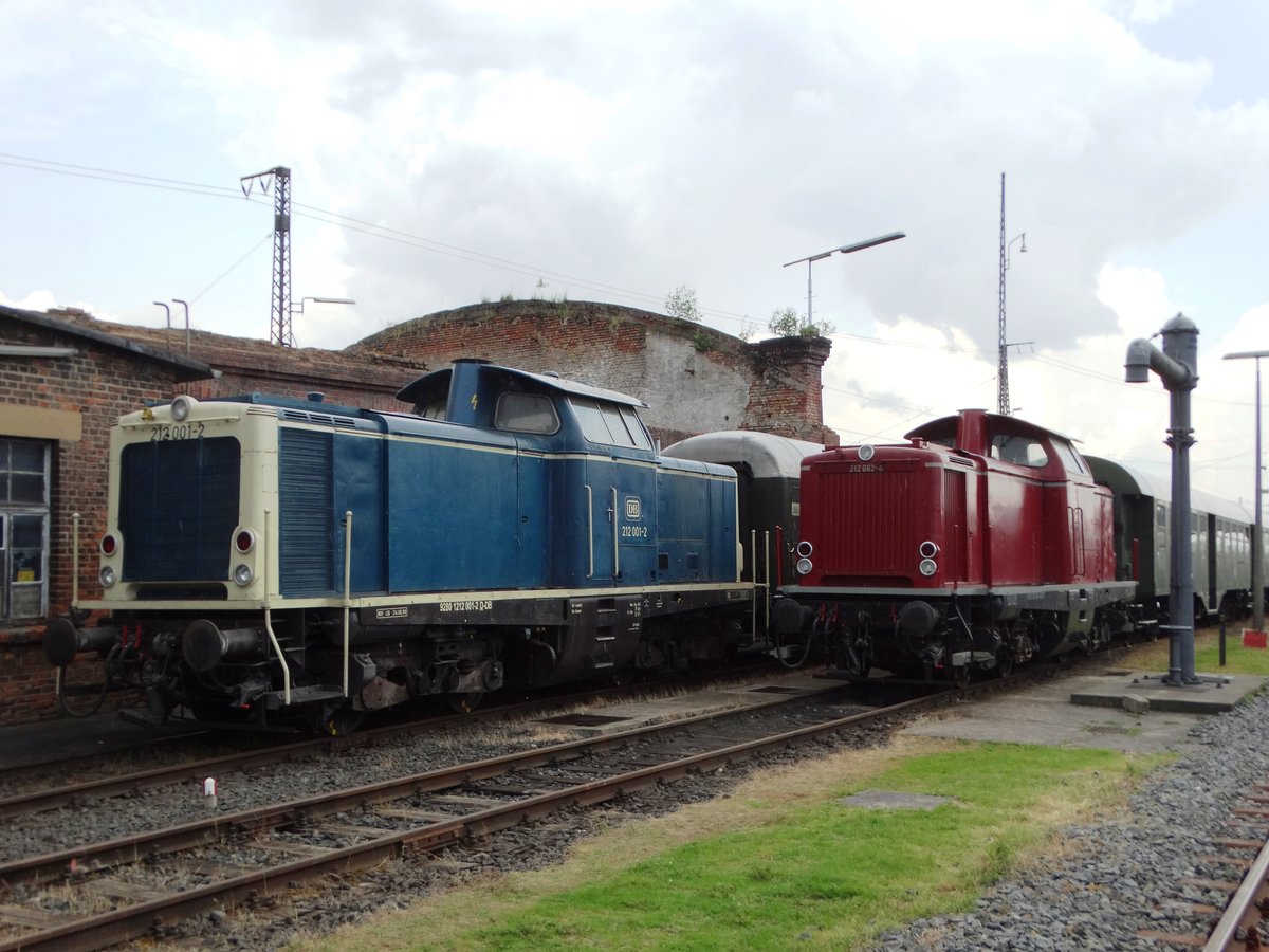 212 001-2 und 212 062-4 am 05.06.16 beim Lokschuppenfest in Hanau