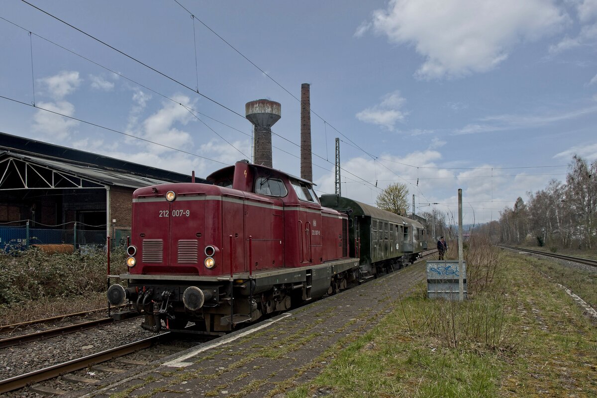 212 007-9 des Eisenbahnmuseums Bochum im Bahnhof Wengern-Ost (08.04.2023) 