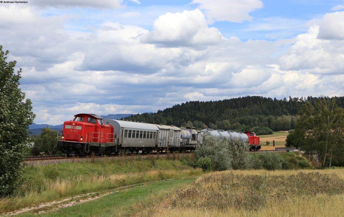 212 034-2 und 212 310-7 als Bauz 91957 (Rottweil-Villingen(Schwarzw)) bei Deißlingen 26.7.20