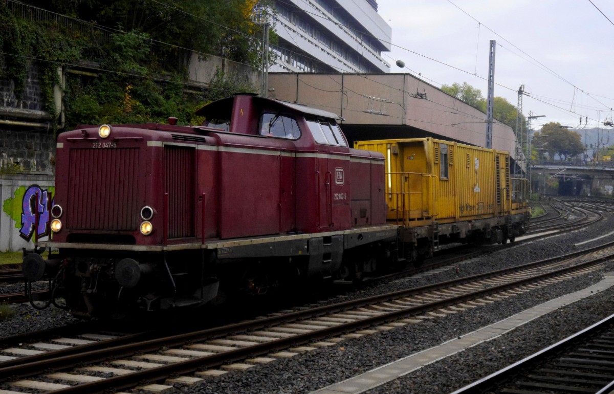 212 047 der EfW in Wuppertal Hbf, 23.10.15
