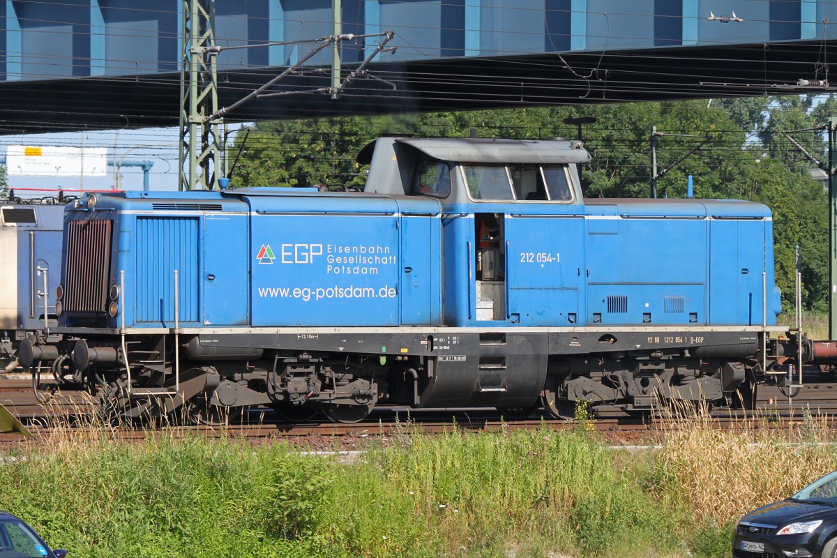 212 054 der EGP rangierte am 20.7.13 im Hamburger Hafen.