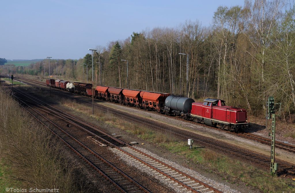 212 084 (92 80 1212 084-8 D-GfE) mit Fotozug DGS92071 am 21.04.2013 in Irrenlohe