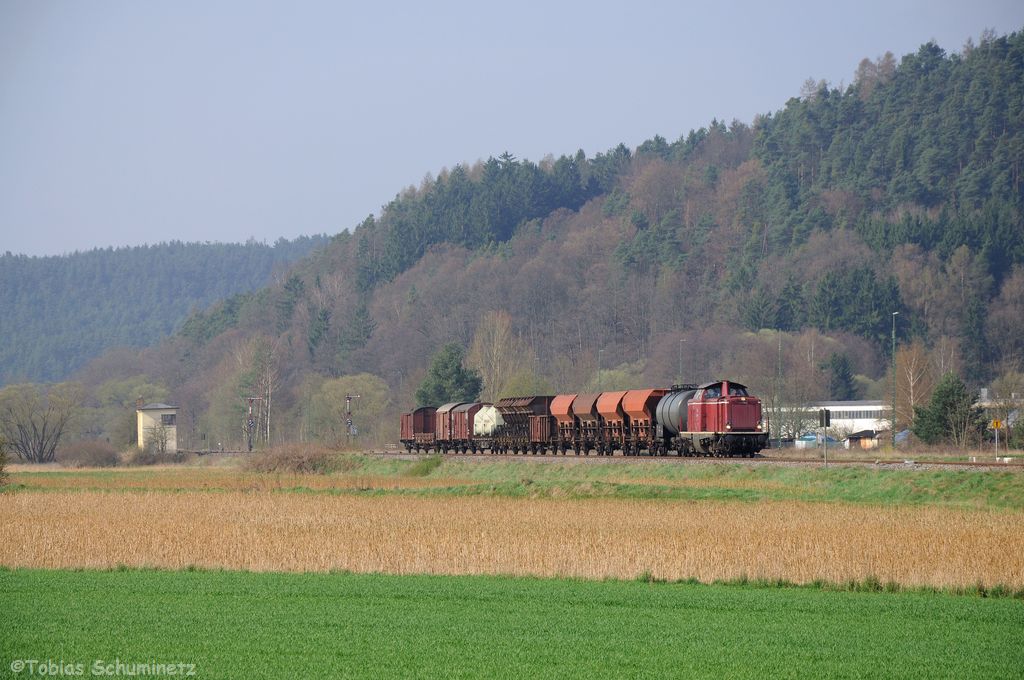 212 084 (92 80 1212 084-8 D-GfE) mit Fotozug DGS92071 am 21.04.2013 in Nabburg
