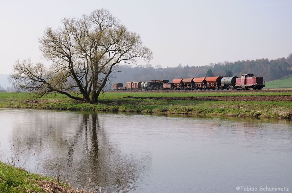 212 084 (92 80 1212 084-8 D-GfE) mit Fotozug DGS92071 am 21.04.2013 in Nabburg