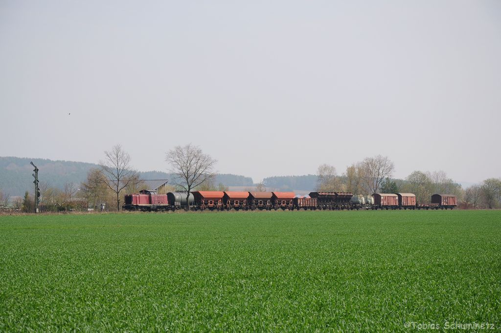 212 084 (92 80 1212 084-8 D-GfE) mit Fotozug DGS92073 am 21.04.2013 bei Freihls