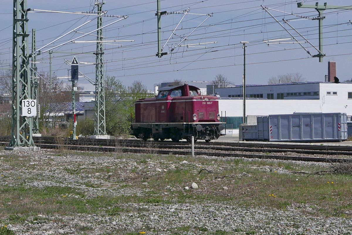 212 089-7 (92 80 1 212 089-7 D-BKE) auf Rangierfahrt im Bahnhof von Biberach (Ri) am 27.04.2021