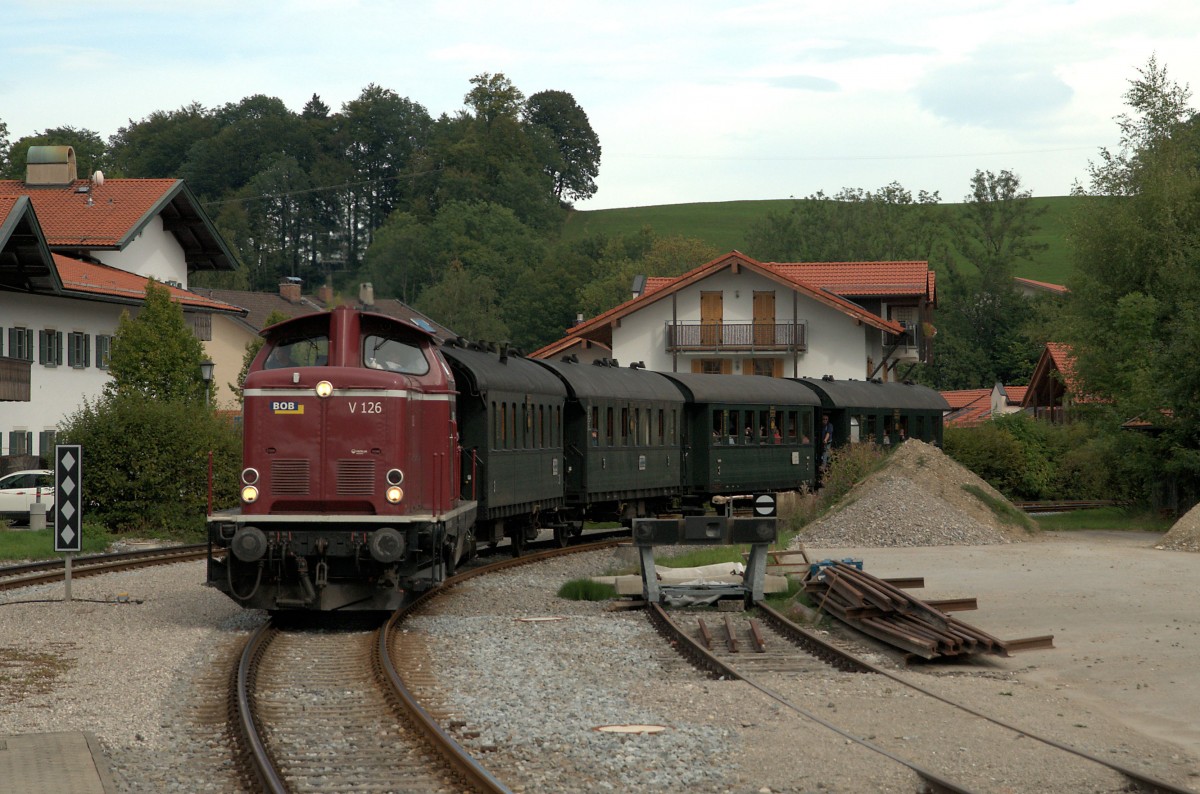 212 089 am 13.09.15 bei der Einfahrt Gmund/Tegernsee