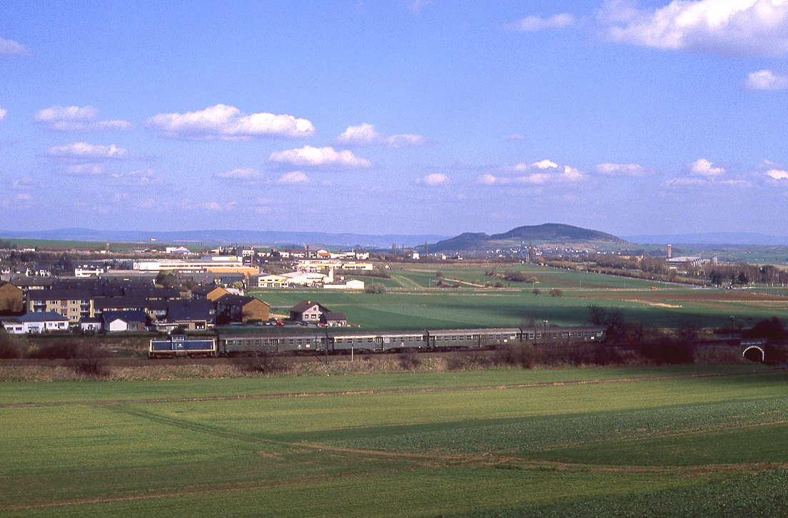 212 120, Niedermendig, N7267, 18.03.1989.