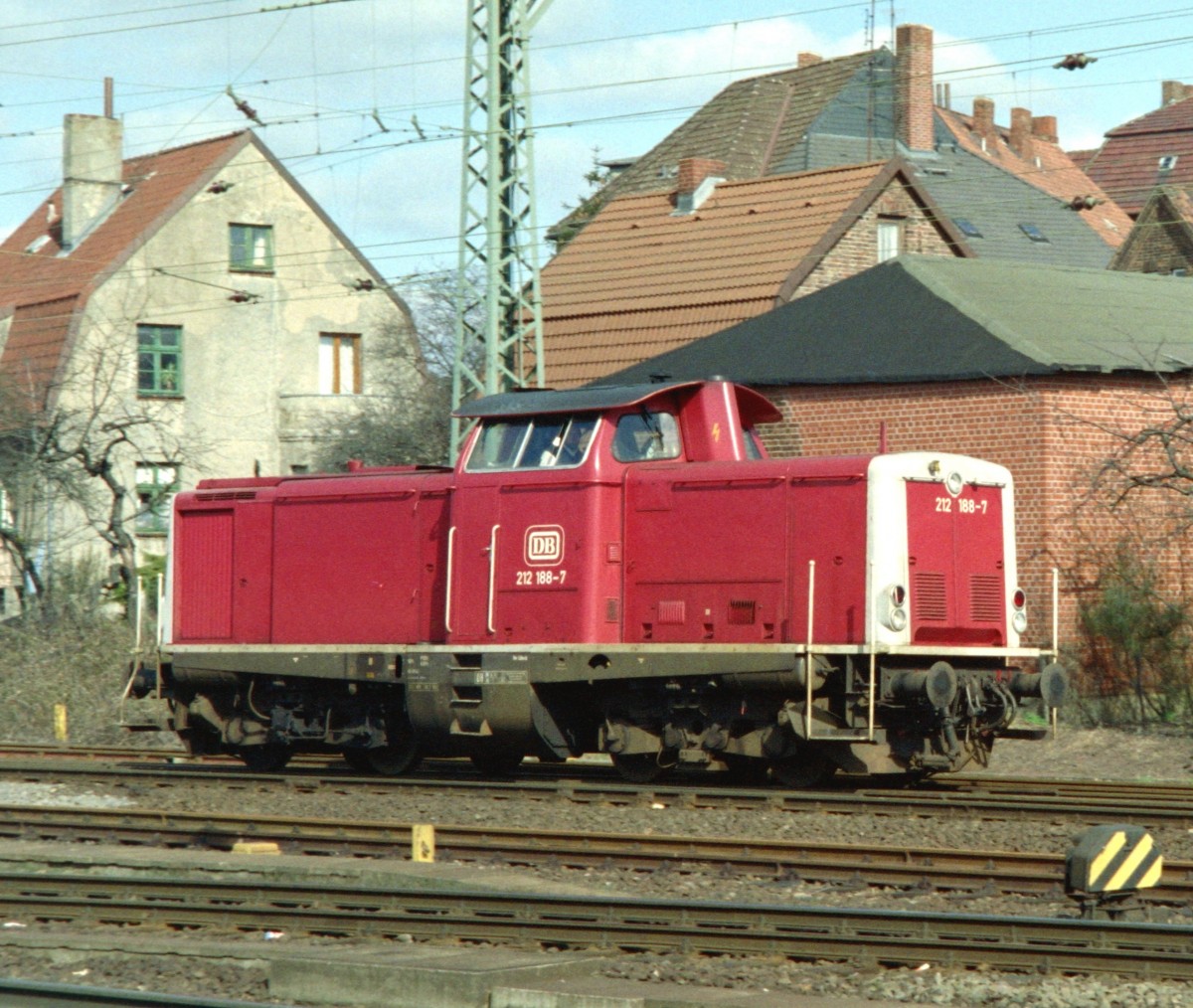 212 188 als Lz aus Richtung Büchen am 27.03.1994 in Lüneburg