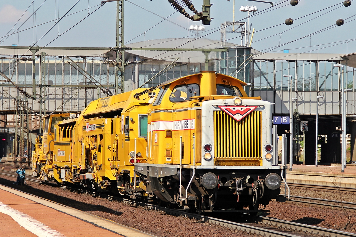 212 192-9, (Wiebe Lok Nr. 3) bei der Durchfahrt in Kassel Wilhelmshöhe. 25.04.2014