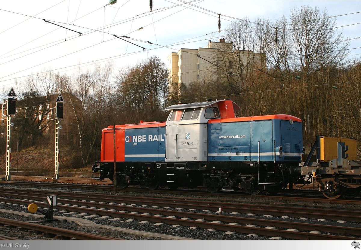 212 261-2 der NBE Rail GmbH stand am Morgen des 8. Februar 2014 mit einem Schienenzug für die Neubaustrecke Nürnberg - Erfurt im Güterbahnhof Coburg.
