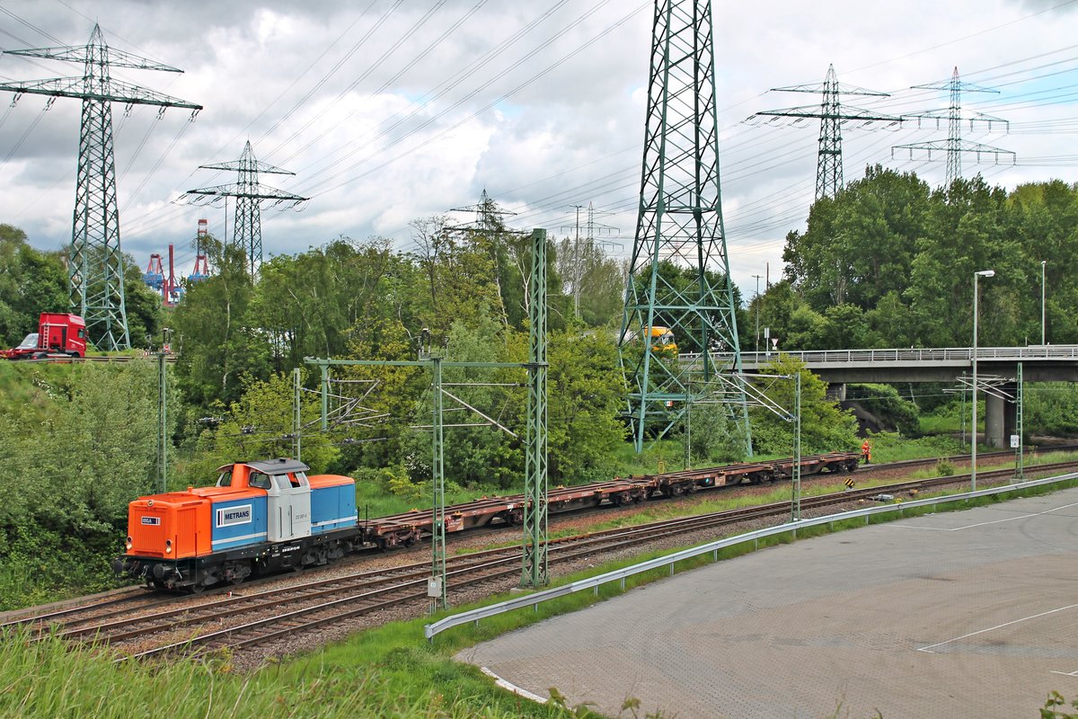 212 267-9 von ALS/METRANS (ex. NBE) am 26.05.2015 beim rangieren mit zwei Containertragewagen bei Hamburg Waltershof in Richtung Blauer Brücke.