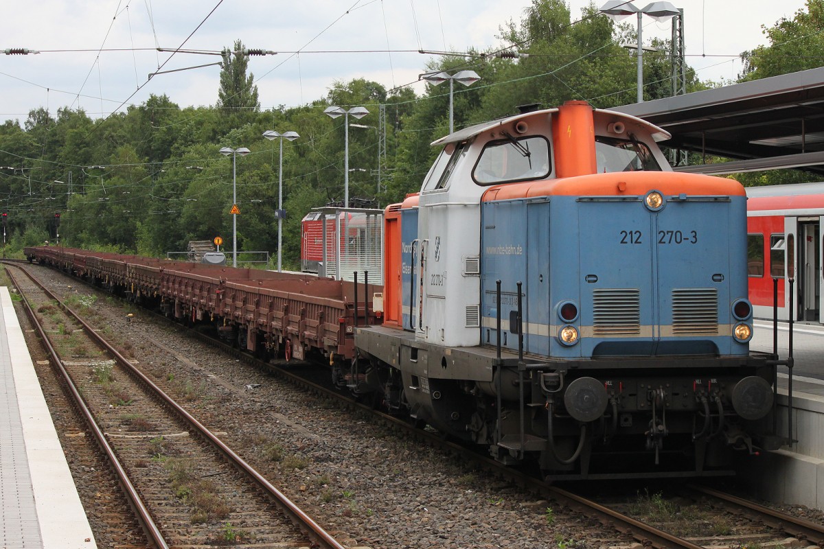 212 270 wartete am 12.8.13 auf Weiterfahrt in Essen-Kettwig.