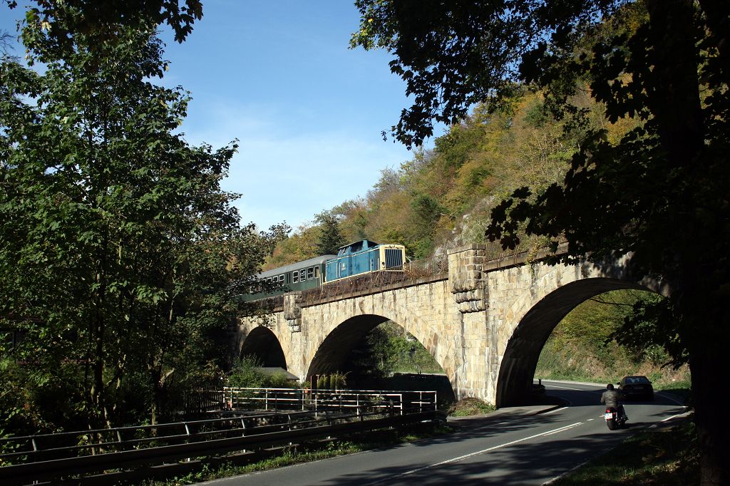 212 272 bei Klusenstein am 07.10.2018 anlässlich Streckenfest im Hönnetal.