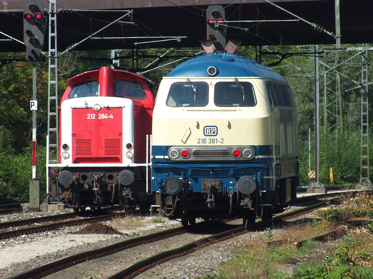 212 284 der BayernBahn und 218 381 der Railsystem RP am 15.09.19 anlässlich der 'Märklin-Tage 2019' in Göppingen.