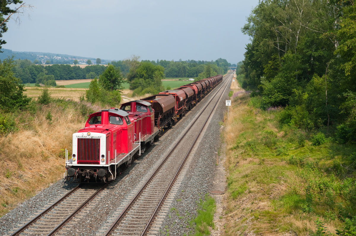 212 284 und V100 2100 mit dem DGS 59807 (Weiherhammer - Neukirchen b. Sulzbach-Rosenberg) bei Waldershof, 29.07.2019