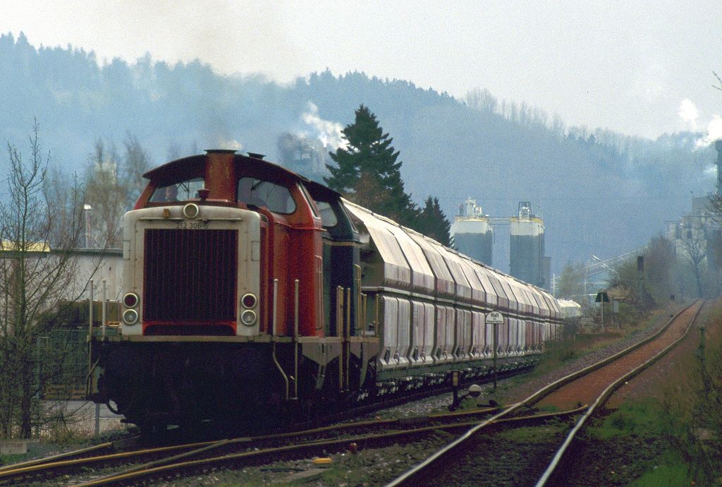 212 306 und 301 im Februar 2000 in Lendringsen (RWK-Gleis)