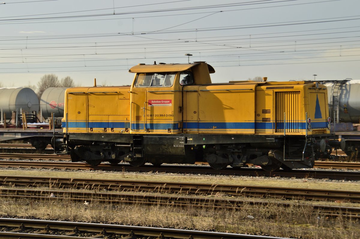 212 306-5 der DB Bahnbau Gruppe in Duisburg Bissingheim.28.1.2017