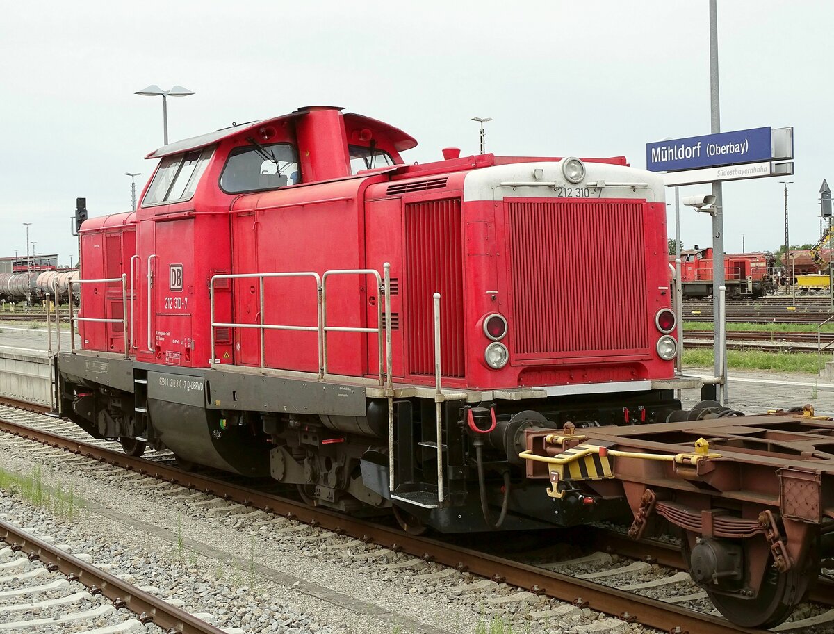 212 310 von DB Fahrwegdienste am 27.07.23 in Mühldorf.