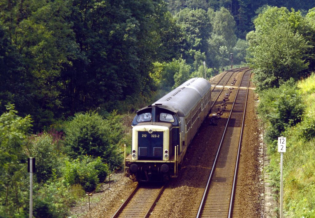 212 322 erreicht am 09.05.1986 bald den Bf. Rummenohl.