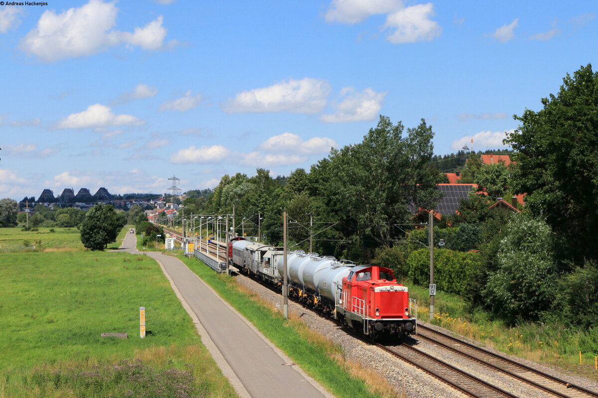 212 323-0 und 212 093-8 mit dem Bauz 93940 (Rottweil – Titisee) bei Kirchdorf 29.7.21