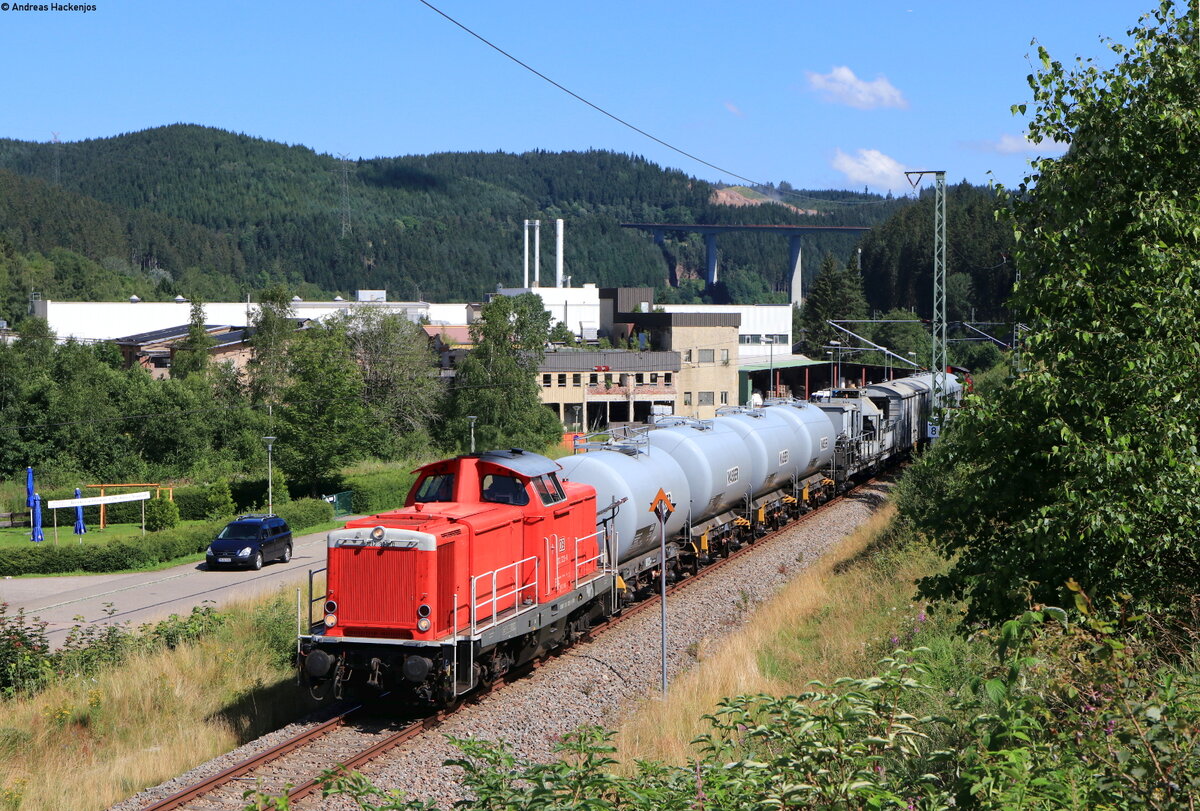 212 323-0 und 212 093-8 mit dem Bauz 93940 (Rottweil – Titisee) bei Neustadt 29.7.21