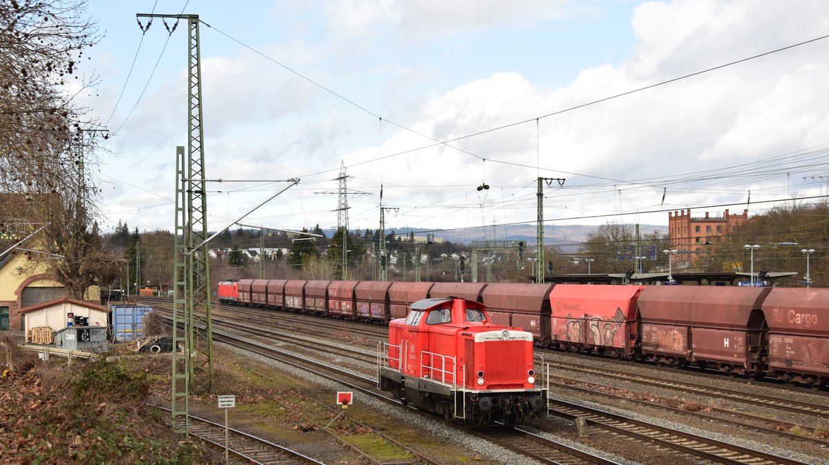 212 323 durchfährt einzeln Wiesbaden Ost gen Kastel. Aufgenommen am 9.3.2019 14:27