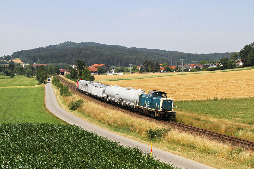 212 329 mit Spritzzug am 04.07.2015 bei Kothmaißling