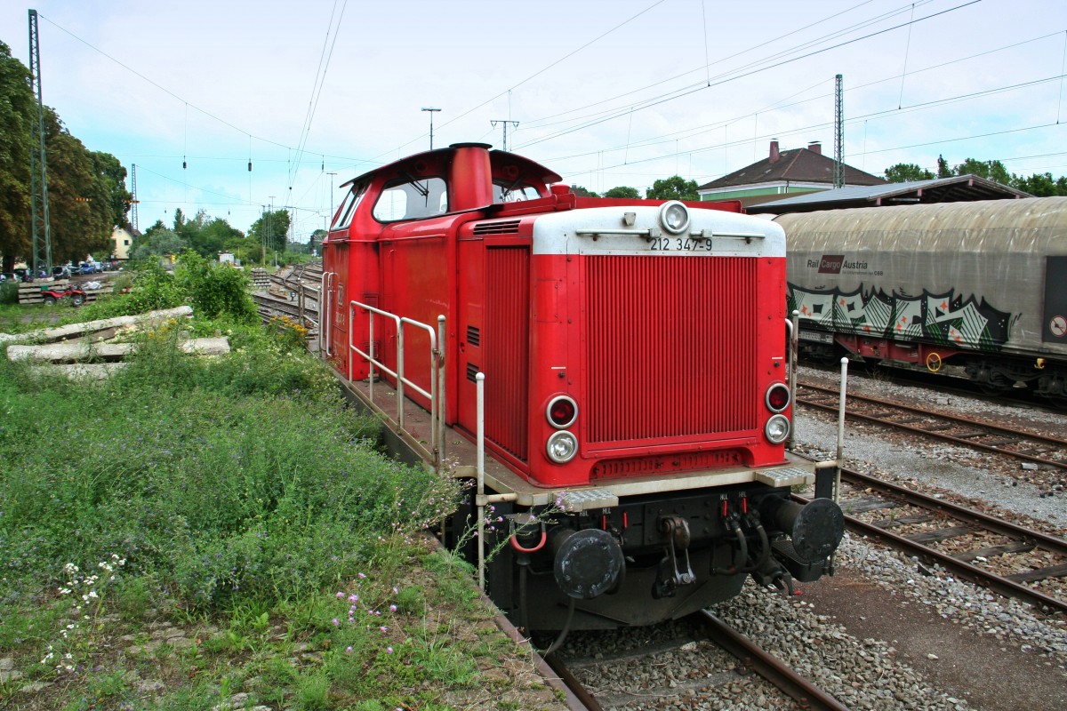 212 347-9 war am Nachmittag des 23.07.14 im Bahnhof M�llheim (Baden) abgestellt. So konnte sie an der alten Laderampe auf Gleis 8 von mir fotografiert werden.