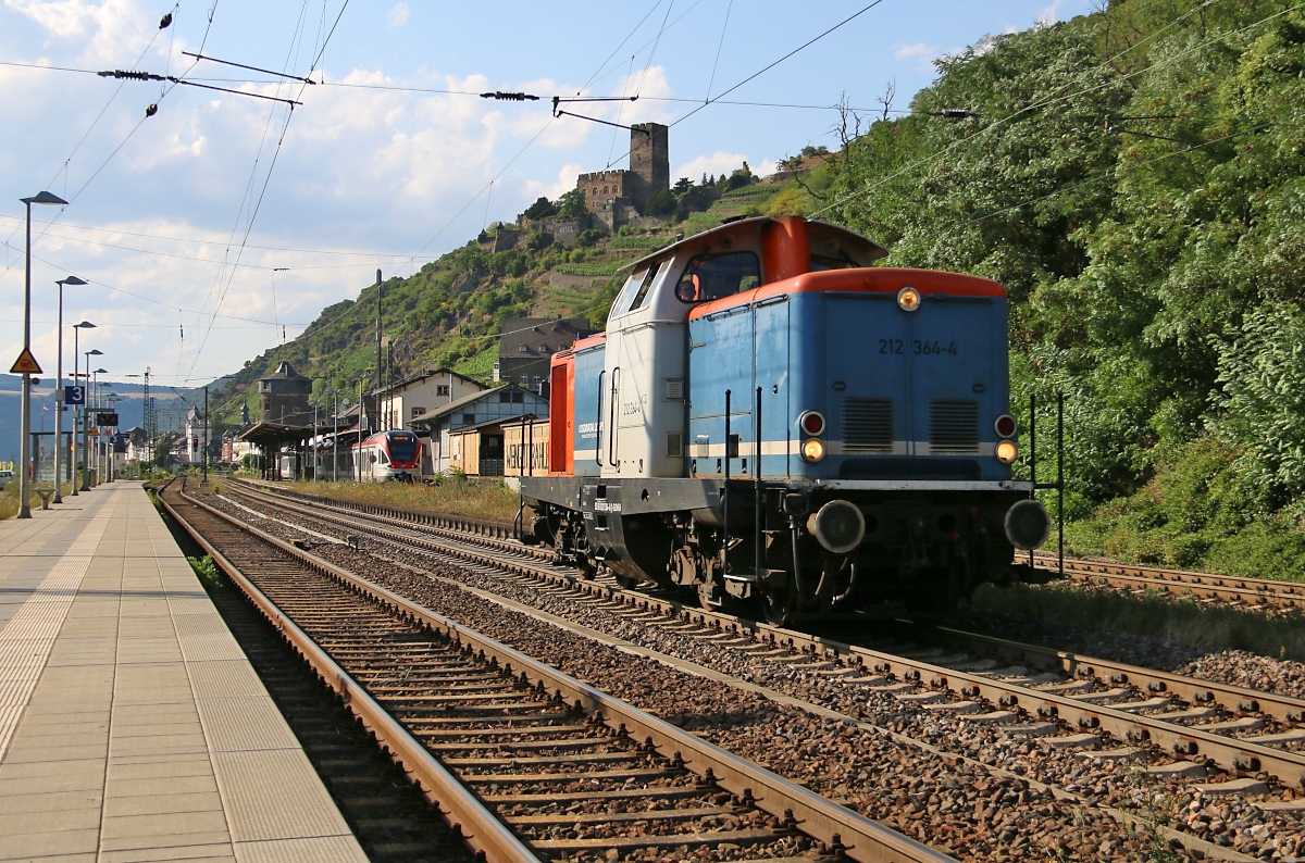 212 364-4 der Sonata-Logistics als Tfzf in Fahrtrichtung Rüdesheim. Aufgenommen in Kaub am Rhein am 16.07.2015.