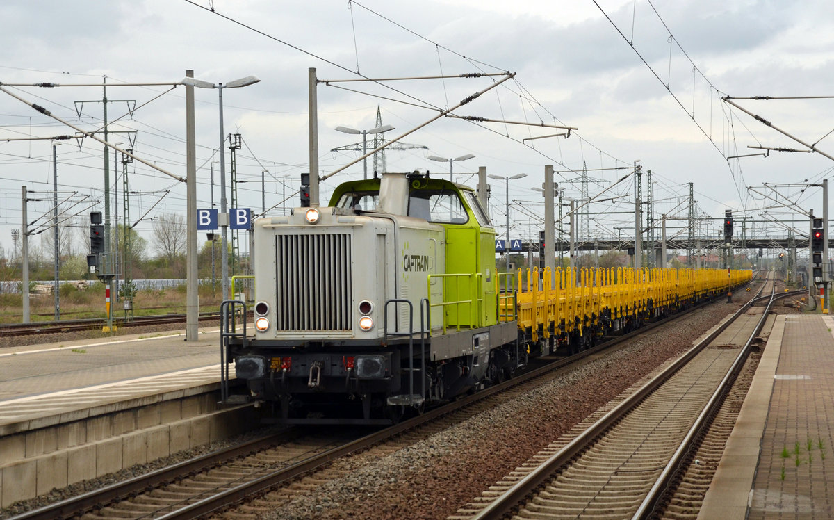 212 909 der RBB schleppte am 05.04.17 einen leeren Flachwagenzug in die Baustelle Holzweißig.