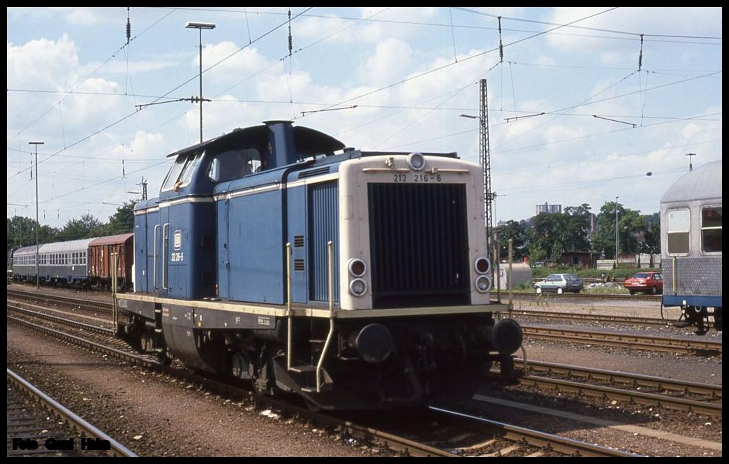 212216 am 17.8.1989 um 13.25 Uhr im Hauptbahnhof Heilbronn.