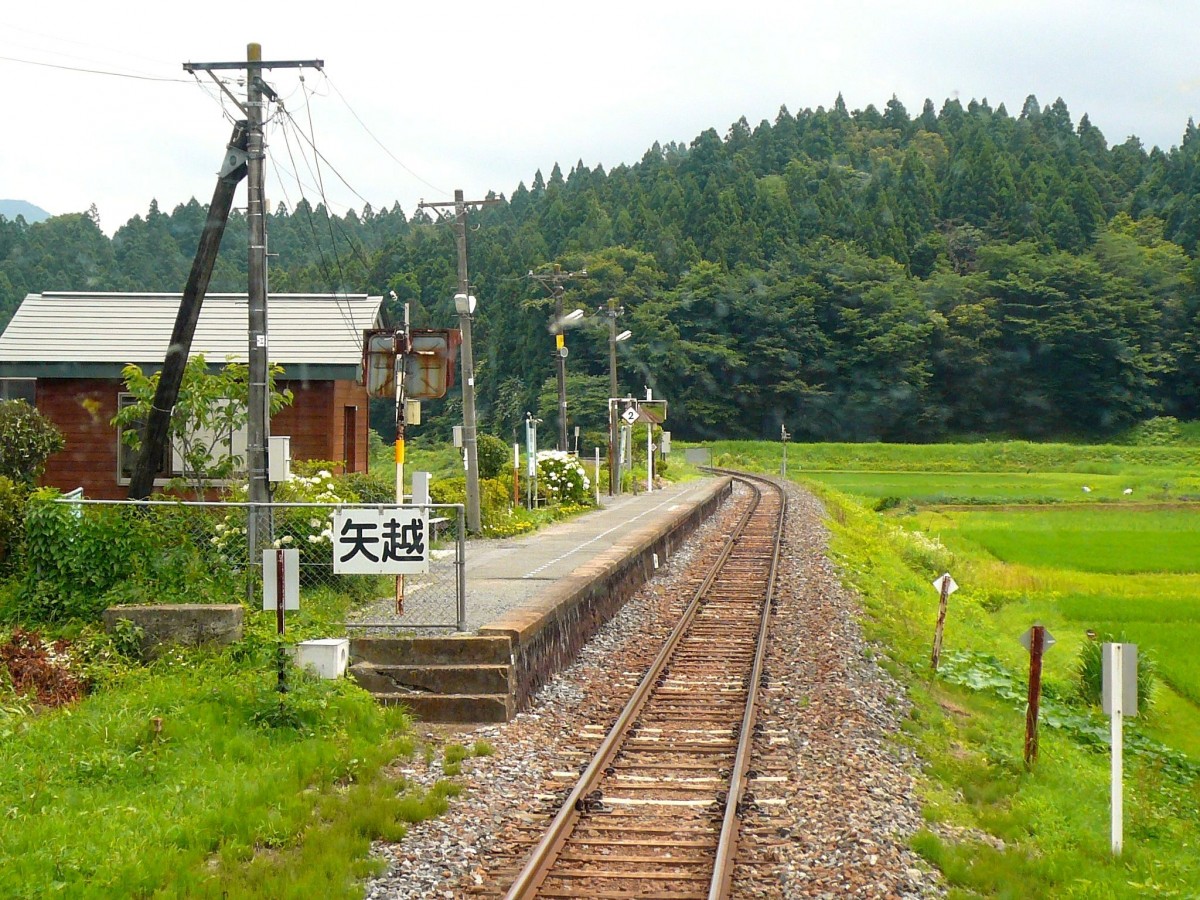 Ôfunato-Linie: auf dem Abschnitt von der Küste ins Inland erfreuen uns die hübschen kleinen Stationen wie hier Yagoshi. 9.Juli 2010. 