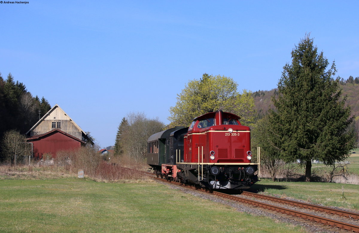 213 335-3 mit 236 119-4 als DLr 30118 (Blumberg Zollhaus-Bietigheim Bissingen) bei Riedöschingen 17.4.20