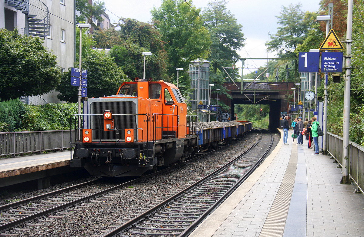 214 029-1 von BBL kommt mit einem Schotterzug aus Stolberg-Rheinland-Hbf nach Aachen-West und kommt aus Richtung Stolberg-Rheinland,Eilendorf,Aachen-Rothe Erde,Aachen-Hbf und fährt durch Aachen-Schanz in Richtung Aachen-West. 
Aufgenommen vom Bahnsteig von Aachen-Schanz. 
Bei Sommerwetter am Morgen vom 15.9.2017.