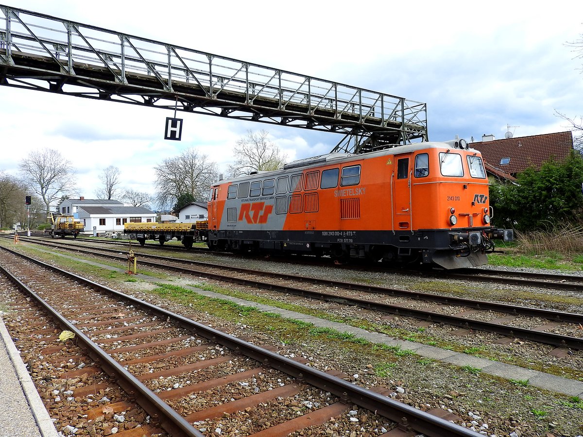 2143 010-4(RTS) wurde am Bhf. Ried abgestellt; 170406