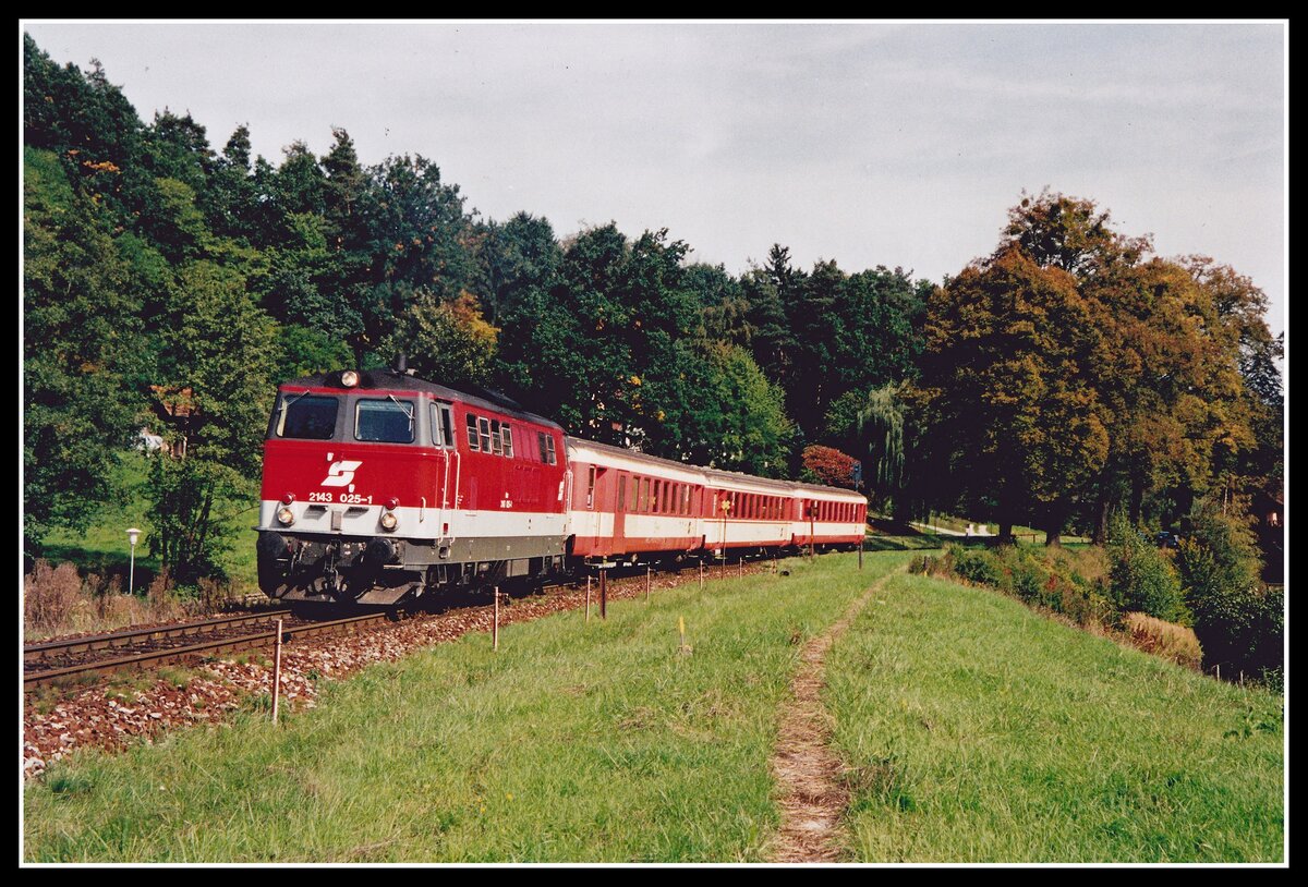 2143 025 mit R4715 bei Laßnitzthal am 29.09.2001.