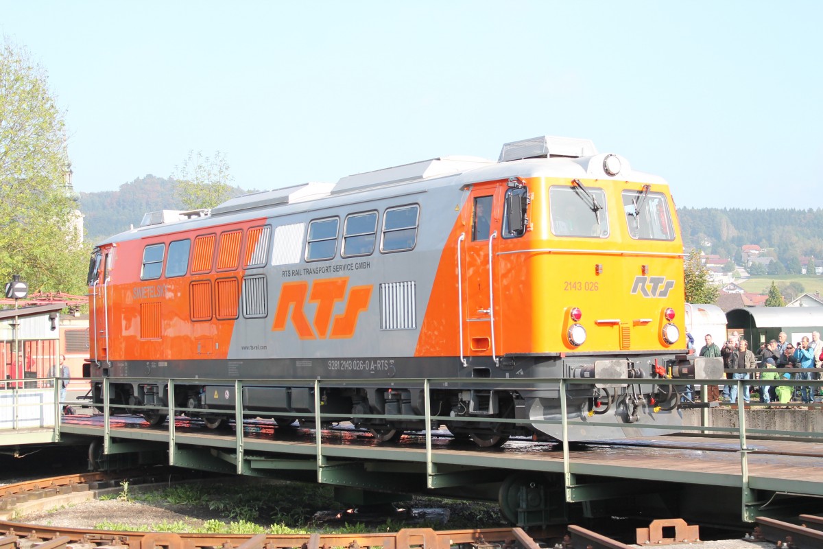 2143 026 der RTS auf der Drehscheibe in Ampflwang am 04.10.2014
