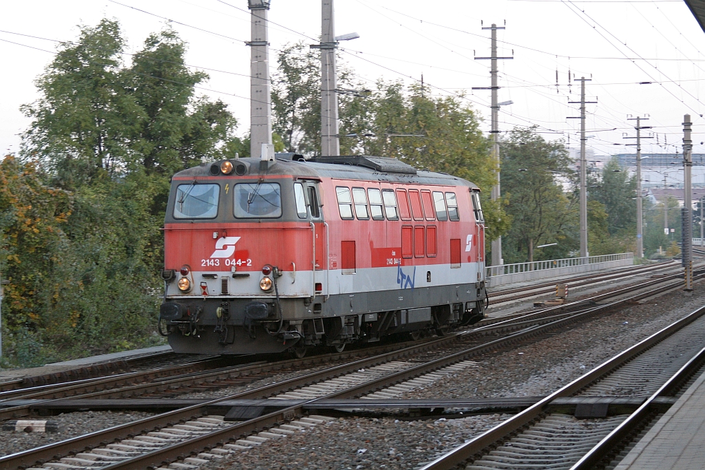 2143 044-2 am 22.Oktober 2015 in Jedlersdorf.