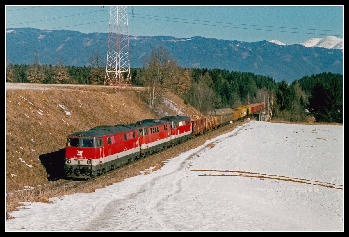 2143 052 + 2143 054 + 2043 058 mit Güterzug bei Weißkirchen am 27.03.2003.