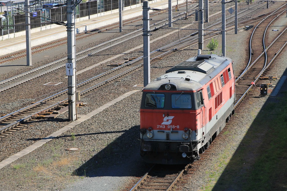 2143 055-8 auf Bahnhof Jenbach am 2-8-2013.