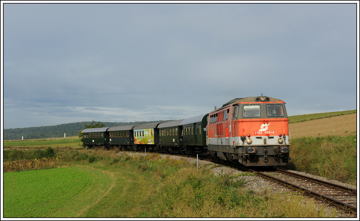 2143 062 mit dem NEX Leiser Berge am 15.9.2013 kurz nach Hetzmannsdorf  aufgenommen.