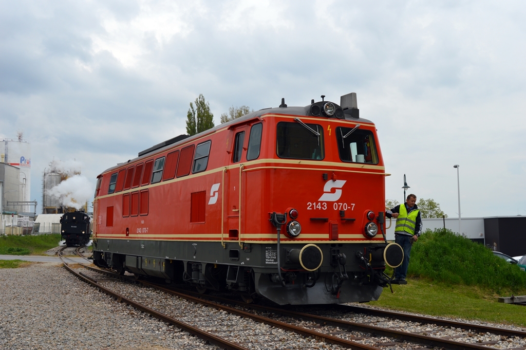 2143 070-7 beim Verschub im Bahnhof Ernstbrunn, 01.05.2016

