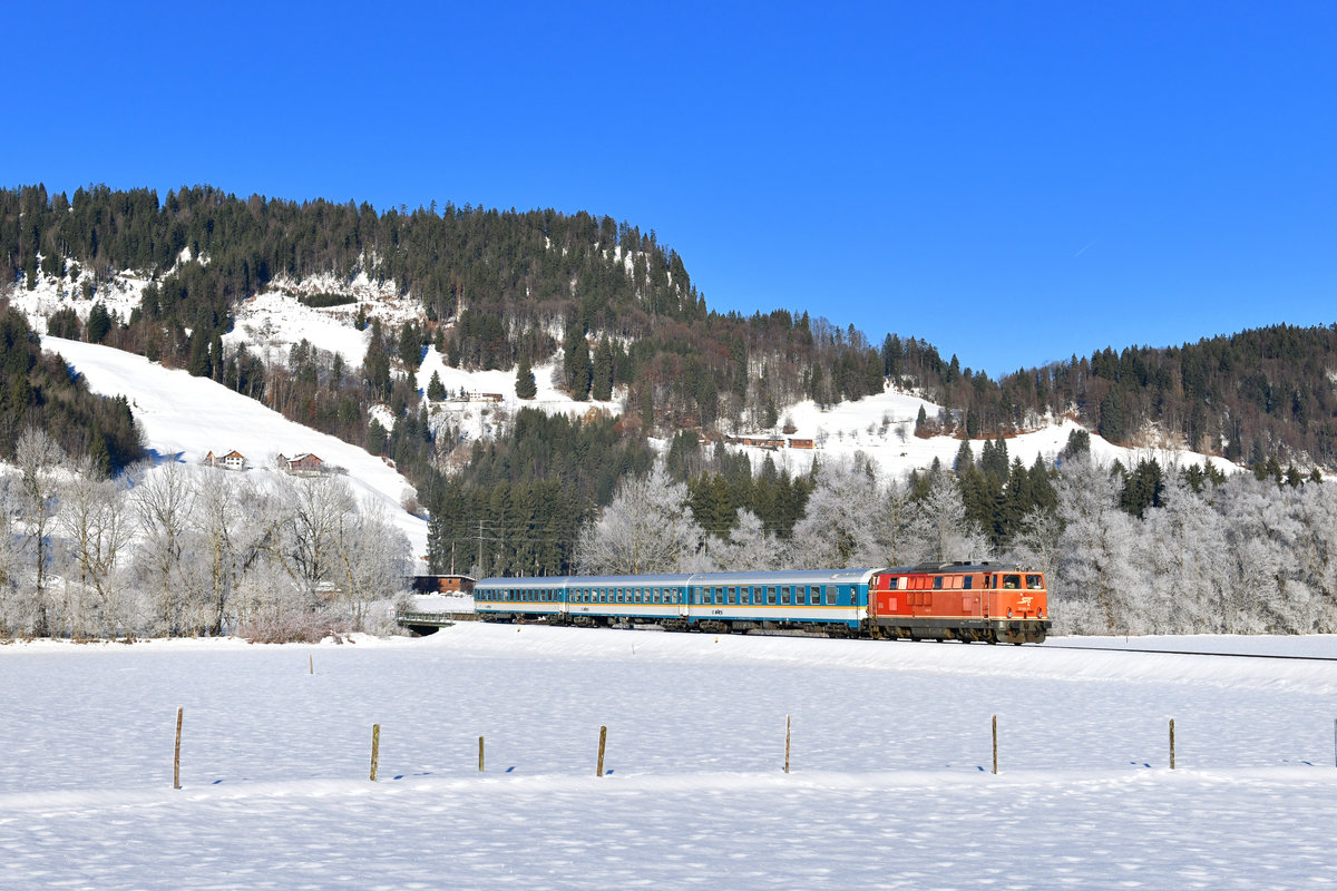 2143.21 mit einem ALX am 24.12.2017 bei Oberstdorf. 