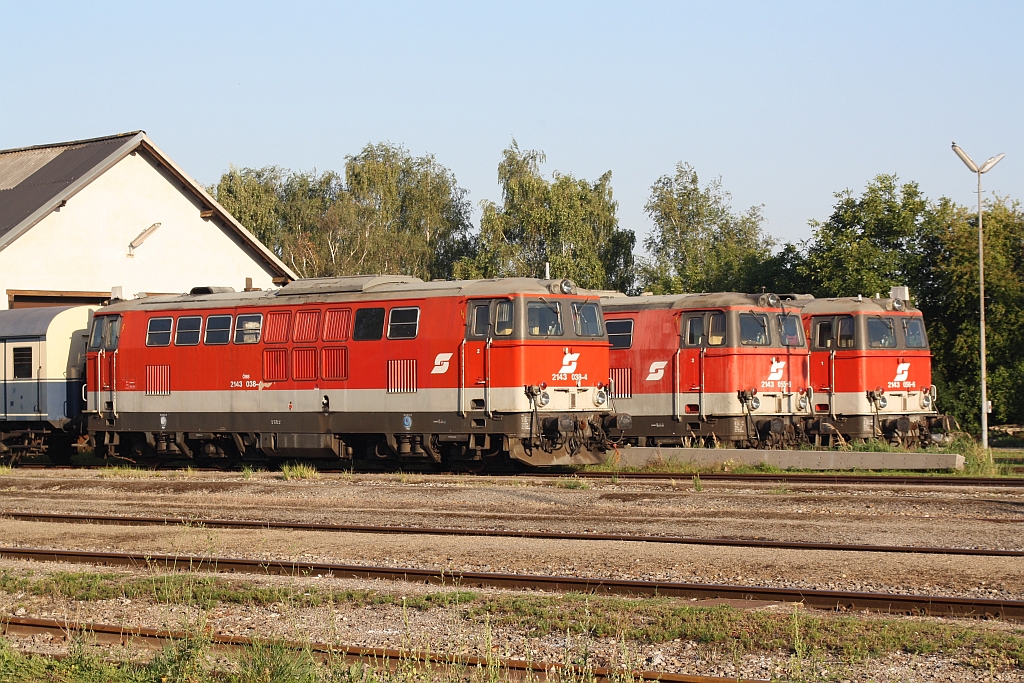 2143er-Parade am 27.August 2016 in Mistelbach LB; von links nach rechts: NLB 2143 038-4, 055-8 und 056-6.