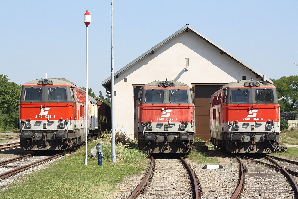 2143er-Parade am 27.August 2016 in Mistelbach LB; von links nach rechts: NLB 2143 038-4, 055-8 und 056-6.