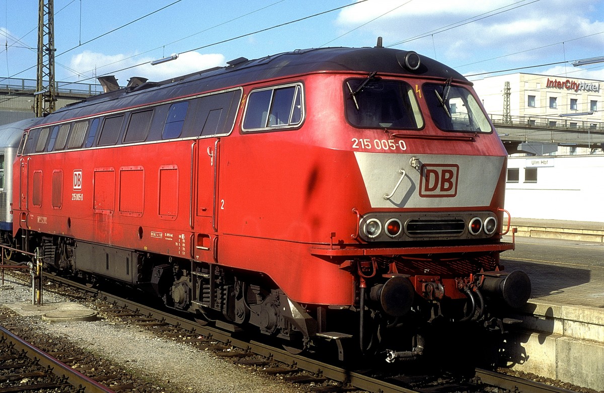 215 005  Ulm Hbf  09.04.95