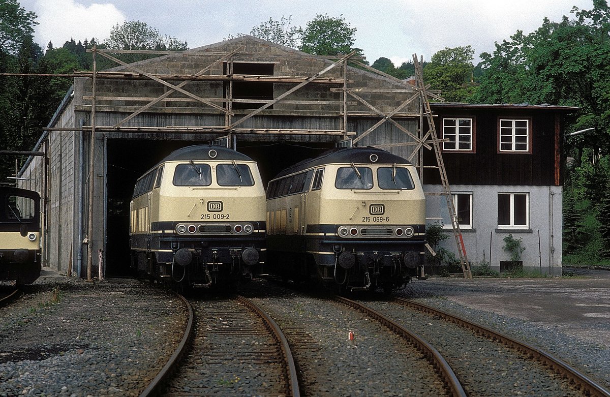 215 009 + 215 069  Freudenstadt Hbf  26.05.83  